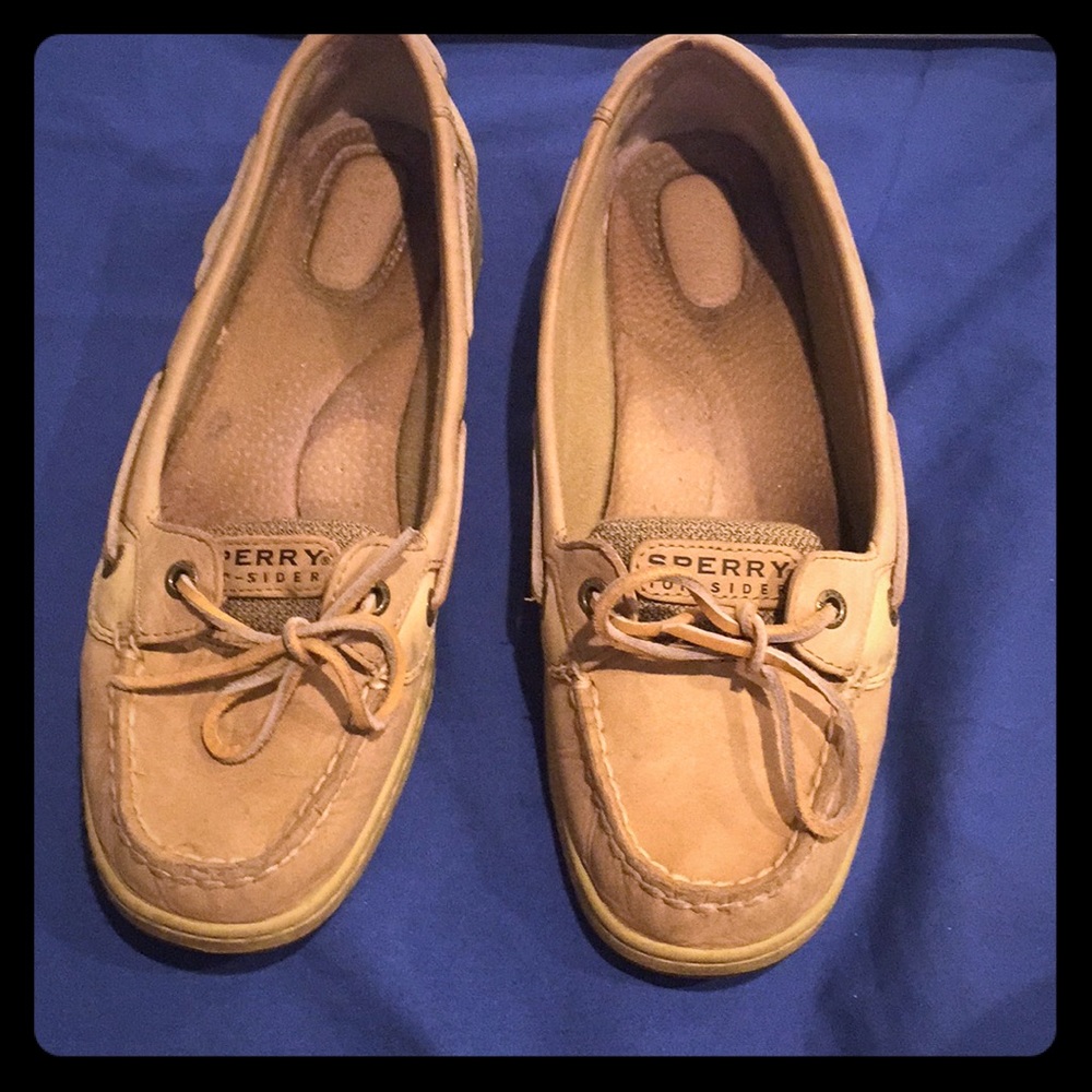 Tan sperry boat shoes